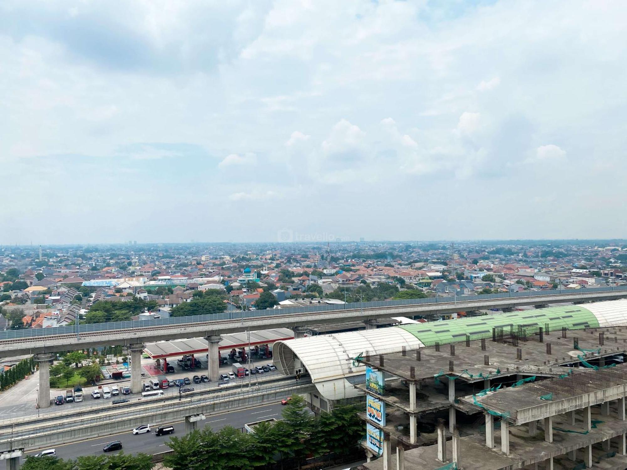 Good And Homey At Gateway Park Lrt By Travelio Apartemen *